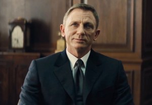 James Bond (Daniel Craig), looking worn and tired after an eventful trip to Mexico, gets a dressing down from M (Ralph Fiennes) upon his return to London.